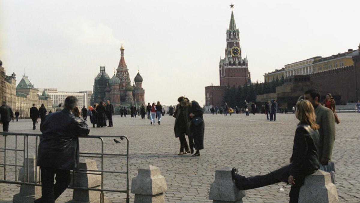 intre timp in rusia suparat ca ii fusese ridicata masina prietenul lui putin a furat camioneta de