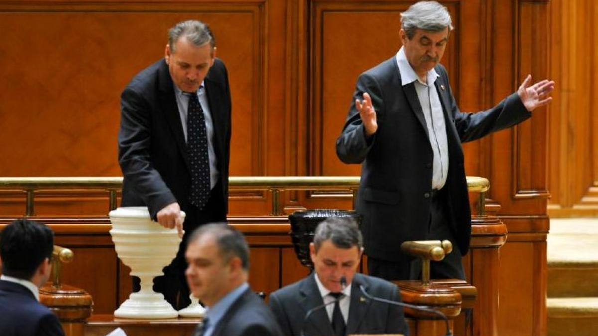 scandal monstru in camera deputatilor pe ordonanta traseistilor pnl acuza psd de golanie politica