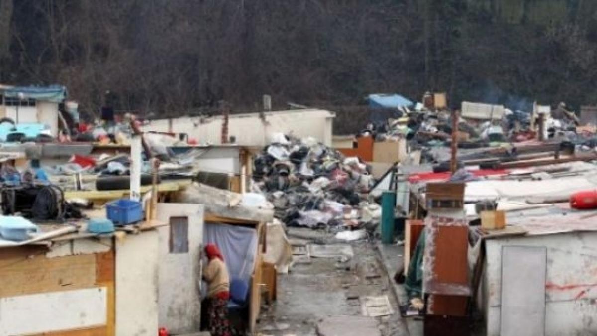 tabara de nomazi demolata in italia 60 de romani evacuati