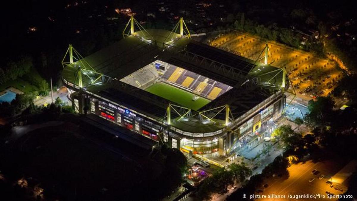 cel mai mare stadion din germania a fost inchis dupa ce au depistat o bomba de 250 kg in tribune