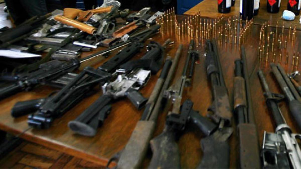 doi romani si un italian pledeaza nevinovat pentru tentativa de a vinde arme rebelilor columbieni