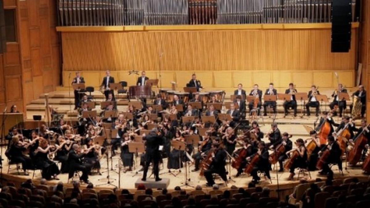 au rasunat viorile la sala radio madalin voicu a urcat pe aceeasi scena cu fiul lui si orchestra