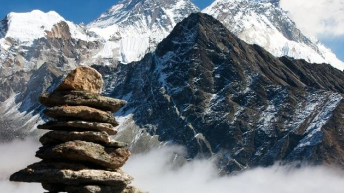 trei alpinisti romani vor sa cucereasca varful everest in aceasta primavara