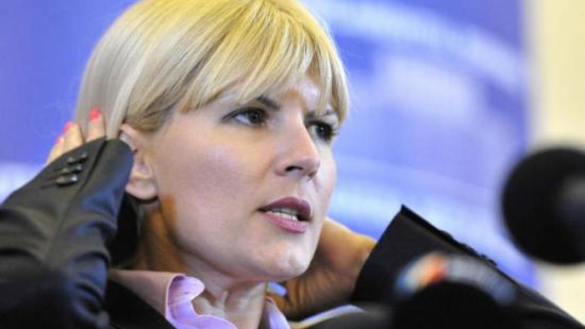 elena udrea loveste din nou pe facebook