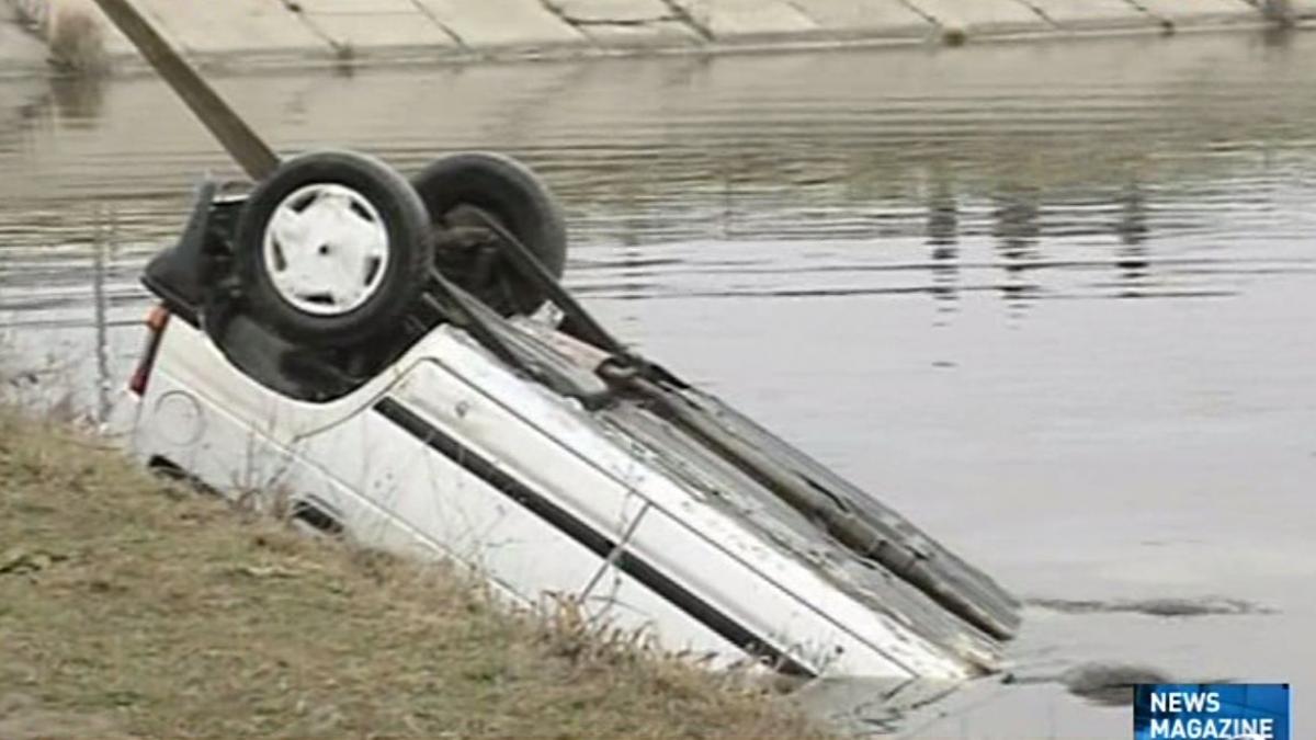 masina suspecta gasita intr un lac din capitala