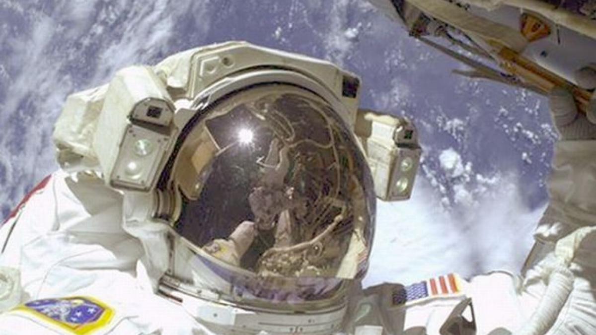 a treia iesire in spatiu efectuata cu succes de astronautii nasa statia spatiala pregatita pentru