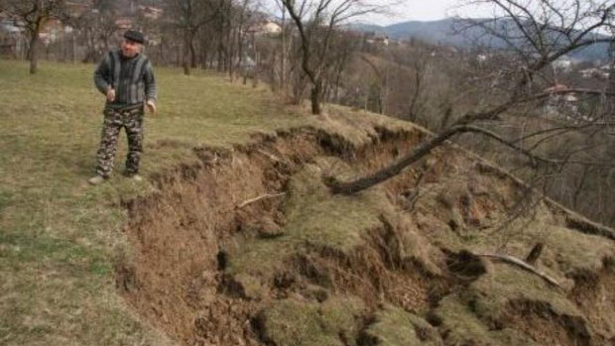 alunecare de teren masiva autoritatile au instituit stare de alerta
