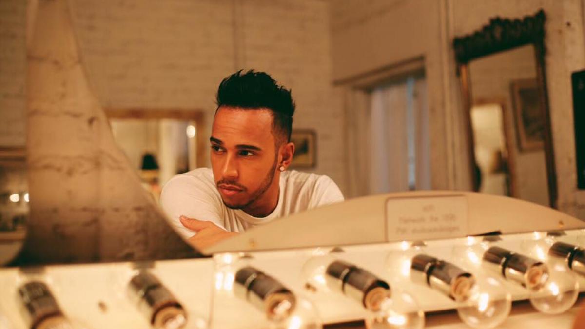 pilotul de formula 1 lewis hamilton ar putea incepe o cariera muzicala uite ce mesaj a postat pe