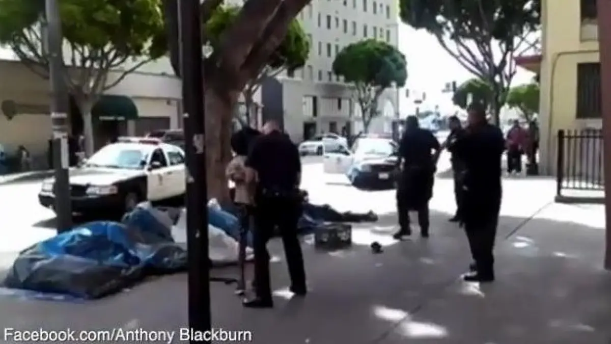 video politistii din los angeles au ucis un om al strazii in urma unei altercatii