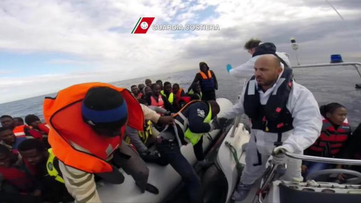 un alt vas de emigranti s a scufundat in mediterana cel putin 10 persoane au murit