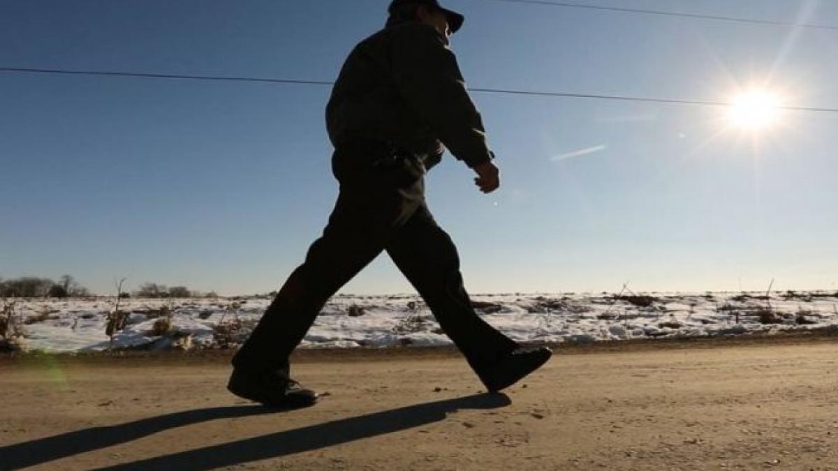 lungul drum al unui navetist din america in fiecare zi merge pe jos 56 km pana la locul sau de