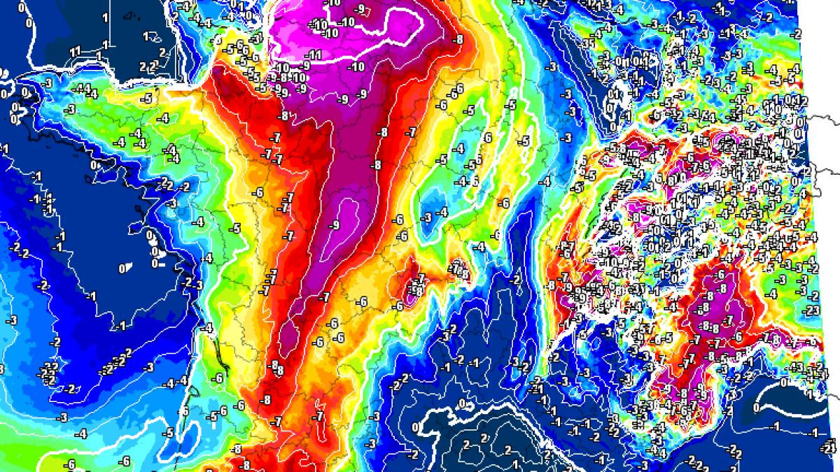 meteorologii au anuntat cod rosu de vreme rea ninsorile vor continua si in zilele care urmeaza
