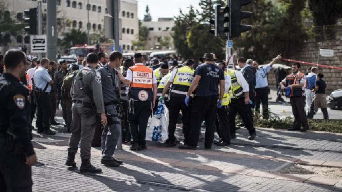 panica in ierusalim un sofer a intrat in plin in pietonii de pe trotuar apoi a scos cutitul si i a