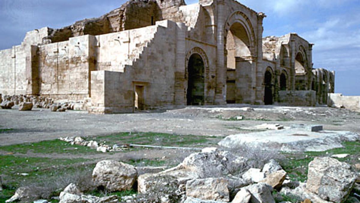 jihadistii de la statul islamic au inceput sa demoleze orasul antic hatra din nordul irakului