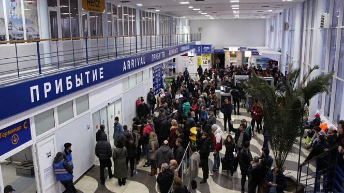 alarma falsa cu bomba pe cel mai mare aeroport din crimeea 700 de persoane au fost evacuate de