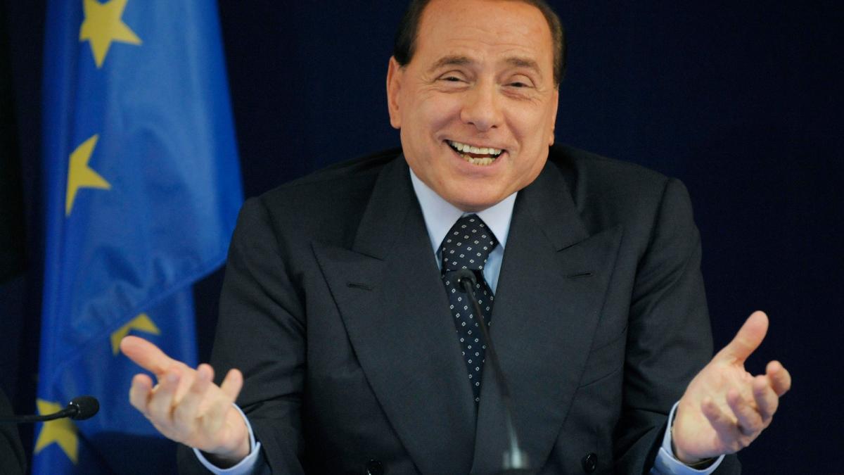 silvio berlusconi se plangea la telefon de femeile care se indragosteau de el asta a fost mereu