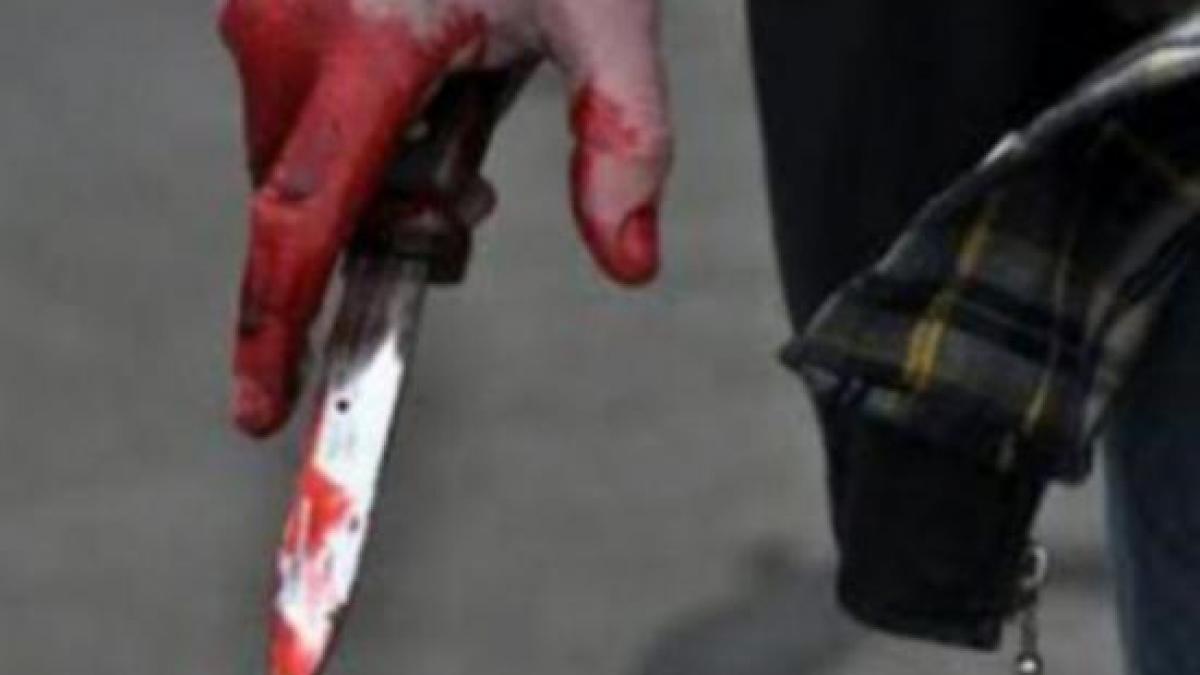 barbatul care a injunghiat mortal o tanara apoi a vrut sa se sinucida a fost retinut