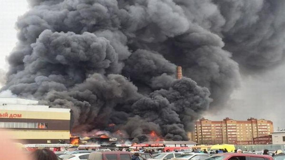 explozie puternica la un mall din rusia o persoana a murit 13 au fost ranite grav cel putin 300 de