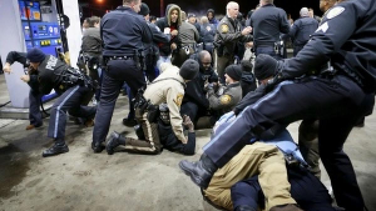 incident controversat in sua un politist alb a impuscat un barbat de culoare care era neinarmat