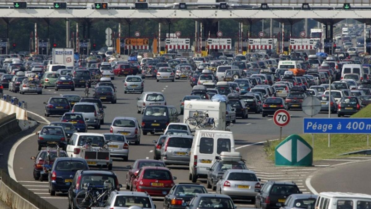 jaf ca n filme pe o autostrada din franta hotii au furat bijuterii in valoare de peste 9 milioane