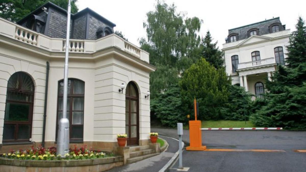 cehia a expulzat 3 diplomati rusi erau spioni