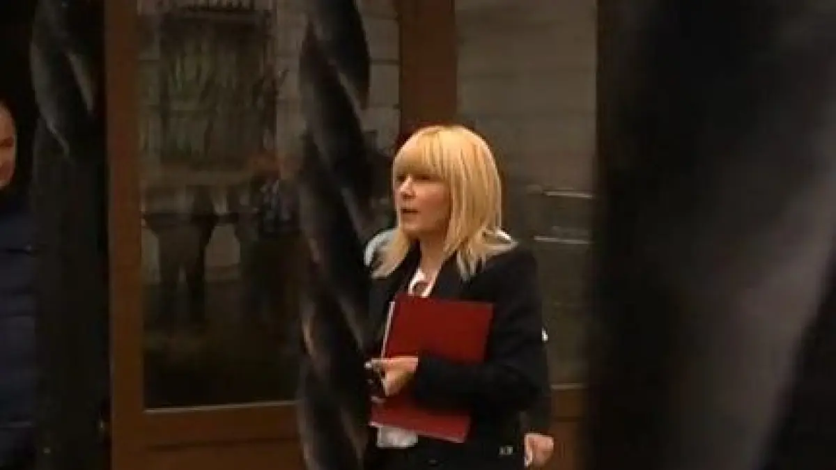 elena udrea se razboieste cu toata lumea din arest