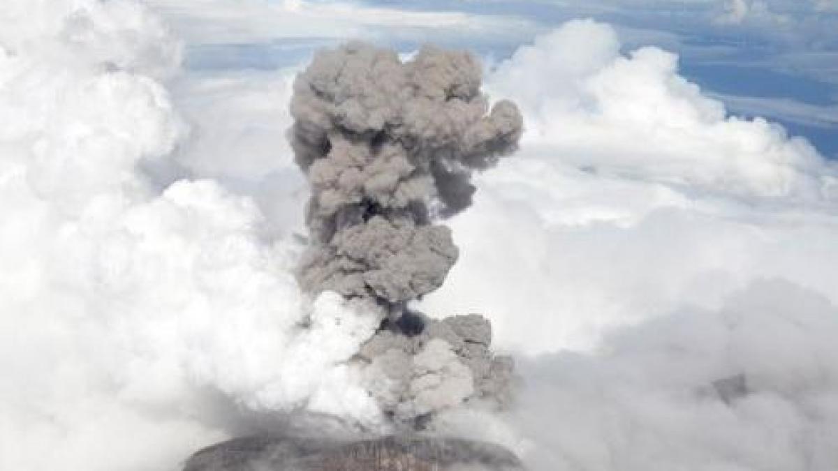 aeroportul san jose inchis dupa eruptia vulcanului turrialba din costa rica mii de oameni au fost