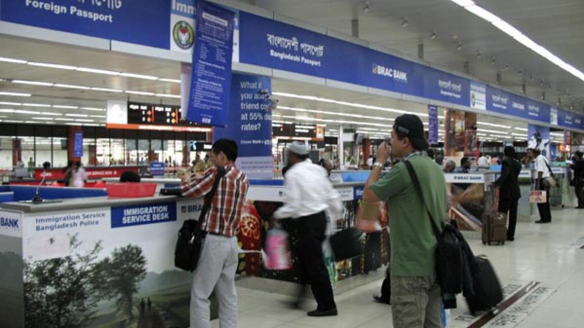 diplomat prins cu lingouri de aur in valoare de 1 milion de dolari pe un aeroport din bangladesh