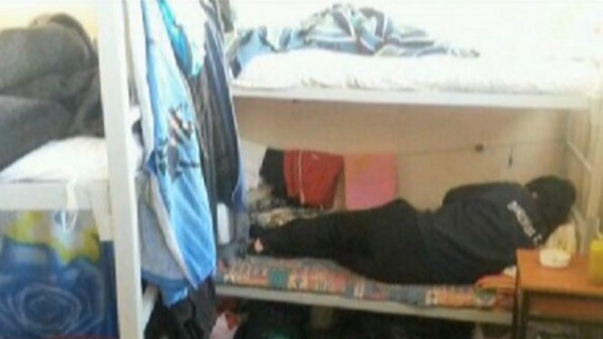 un roman a invins statul elen la cedo a denuntat conditiile inumane in care este tinut si a