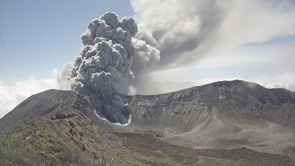 aeroportul din san jose inchis din cauza unor eruptii puternice ale vulcanului turrialba