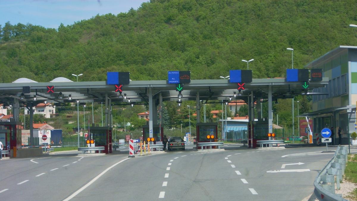 granicerii ucraineni anunta inchiderea micului trafic la frontiera cu rusia