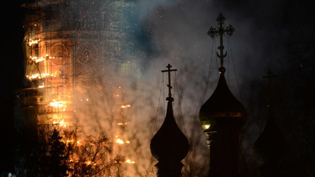 incendiu puternic la o manastire din rusia flacarile puteau fi vazute de la cativa kilometri