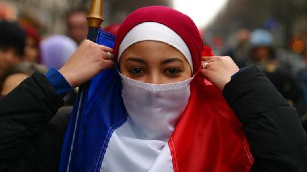 autoritatile franceze au incercat pentru prima oara sa blocheze site uri islamiste ce s a intamplat