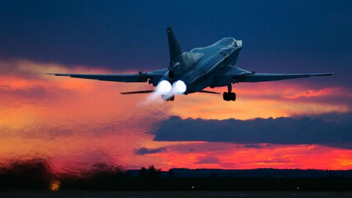 rusia a mobilizat bombardiere strategice in crimeea