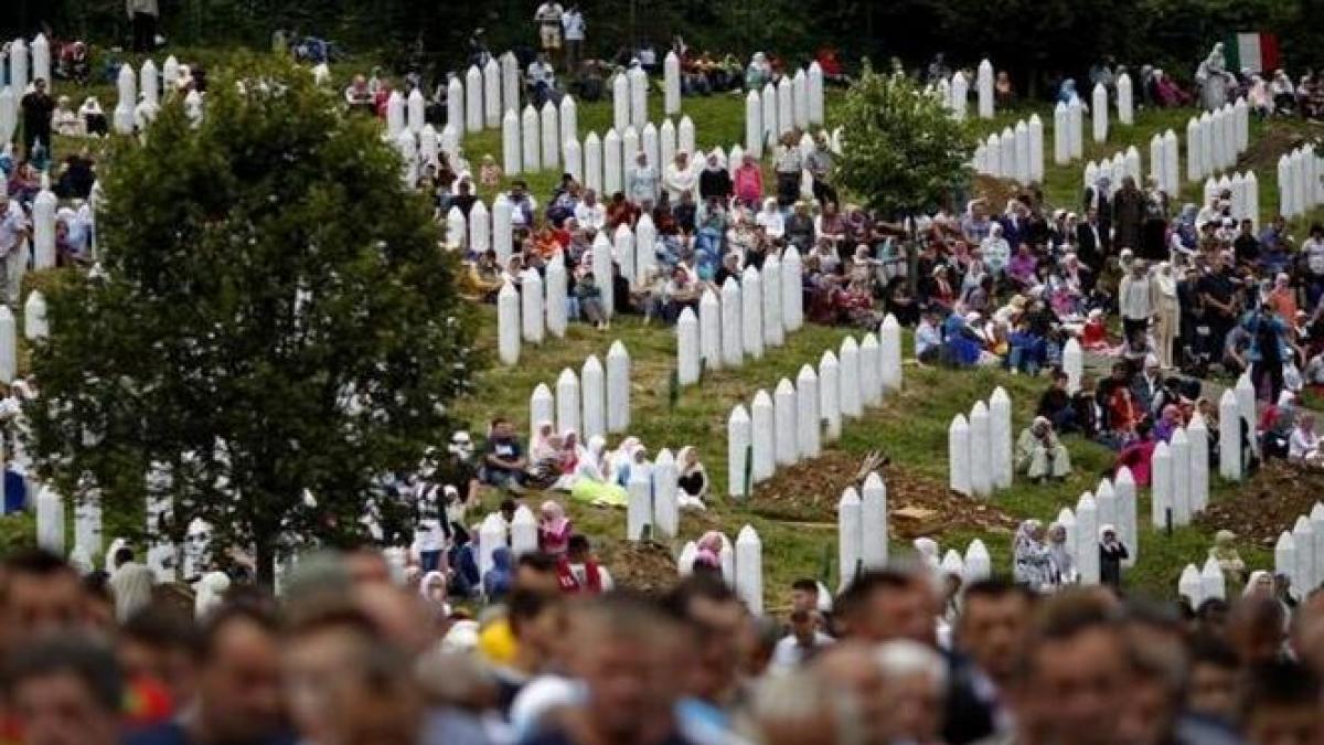 procurorii sarbi au efectuat primele arestari in ancheta masacrului de la srebrenica