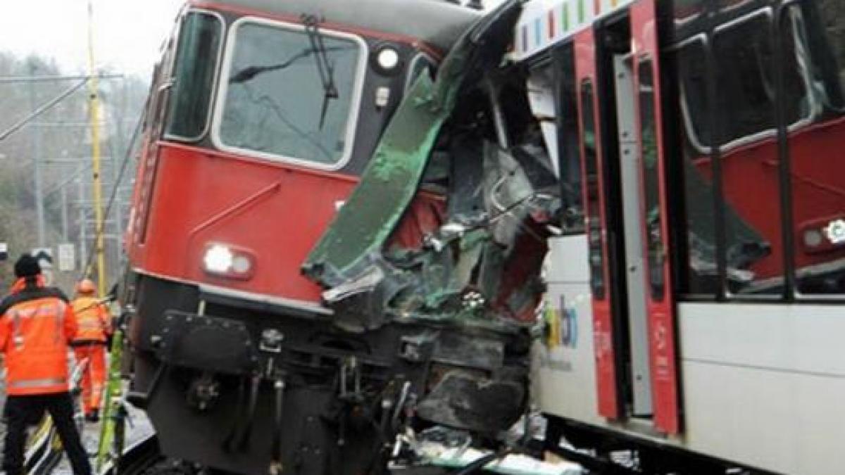accident feroviar in india 22 de morti si peste 50 de raniti