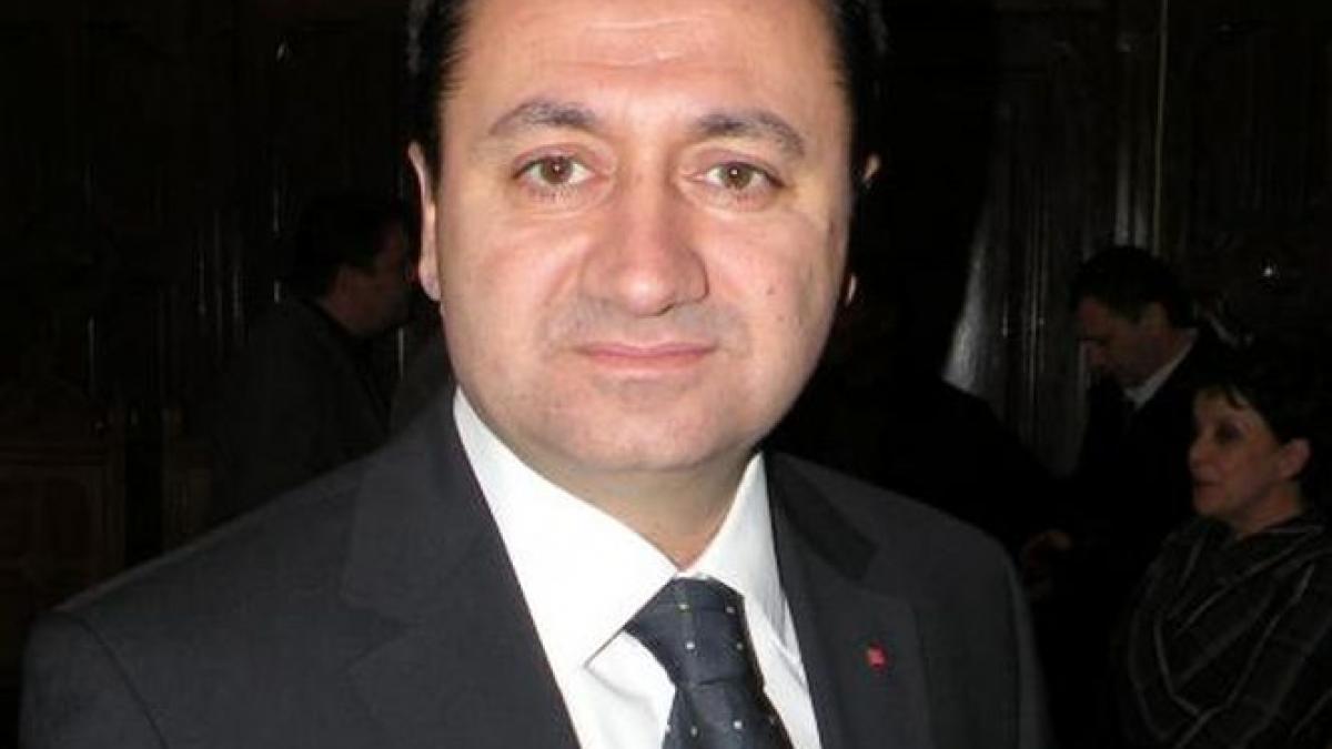 deputatul psd florin paslaru amendat penal pentru ca si a angajat fiul la parlament