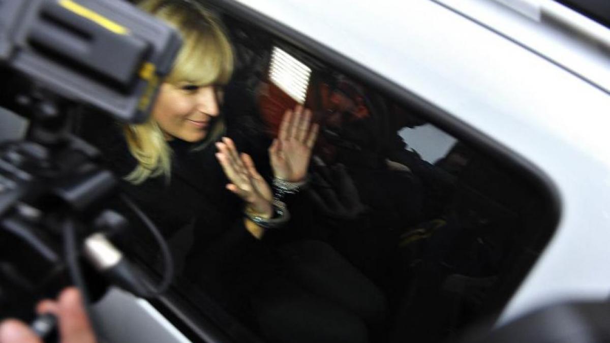 udrea afla astazi daca scapa de arest in dosarul gala bute prietena fostei sefe pmp pune paie pe