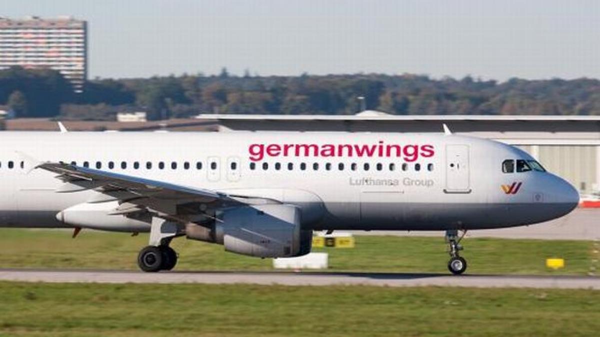 una dintre cutiile negre ale avionului care s a prabusit in franta recuperata de anchetatori