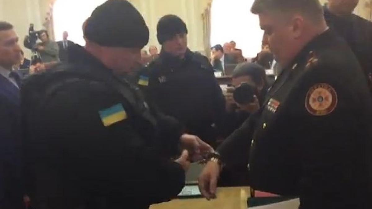 doi oficiali ucraineni arestati in timpul sedintei de guvern video
