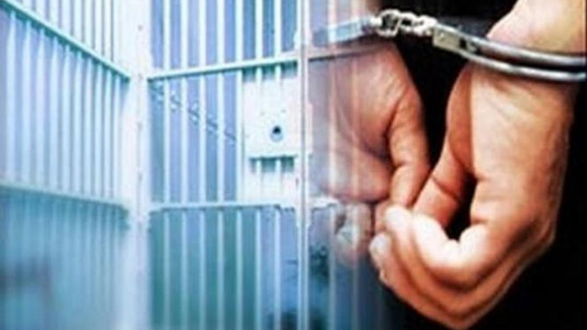 cinci barbati din capitala au fost retinuti pentru santaj trei dintre ei au fost prinsi in flagrant