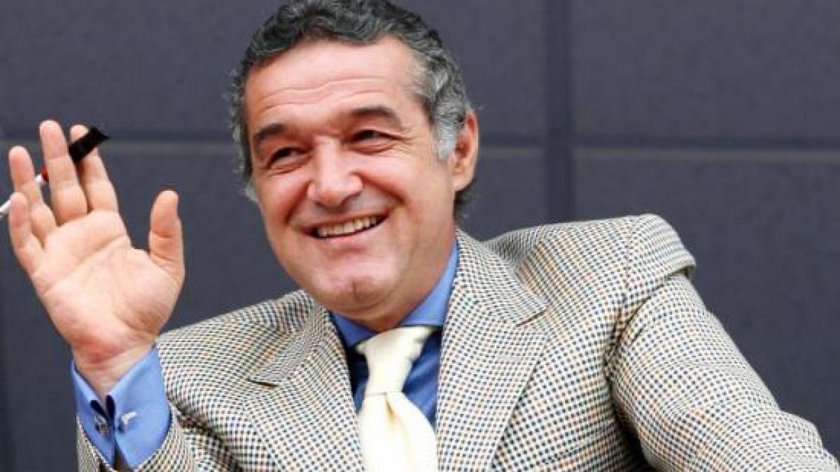 gigi becali este acasa alaturi de familie