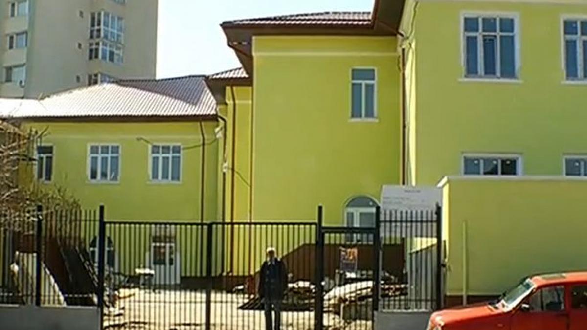 o scoala gimnaziala din bucuresti este de 10 ani in reparatii