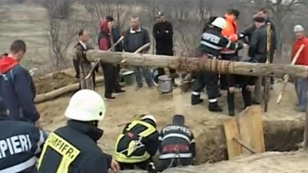 tragedie intr o localitate bacauana doi muncitori au murit dupa ce un mal de pamant s a surpat si a