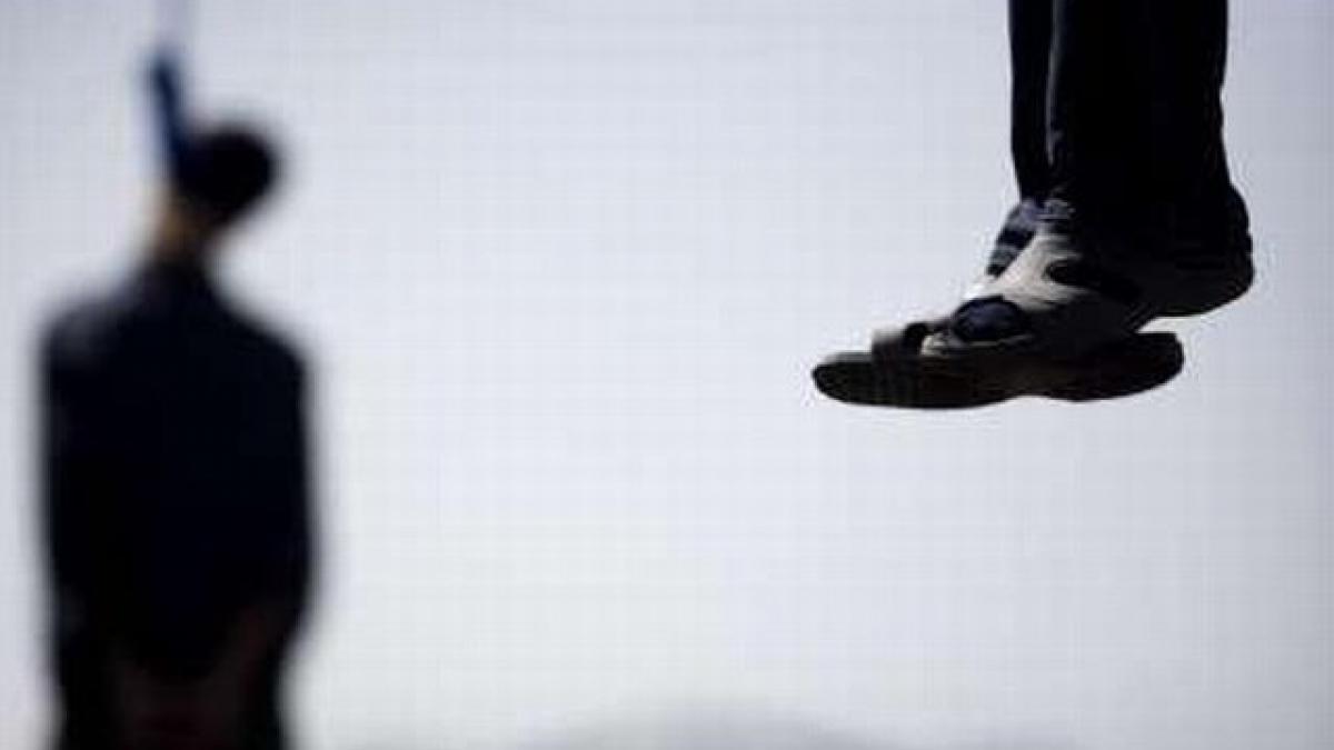 update barbatul gasit spanzurat alaturi de fiicele sale era cercetat si pentru alte violente