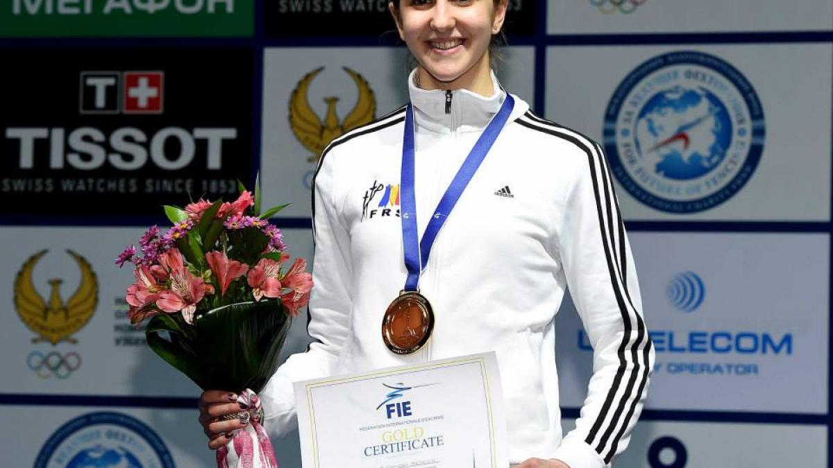 alexandra predescu medalie de aur la mondialele de scrima pentru cadeti si juniori de la taskent