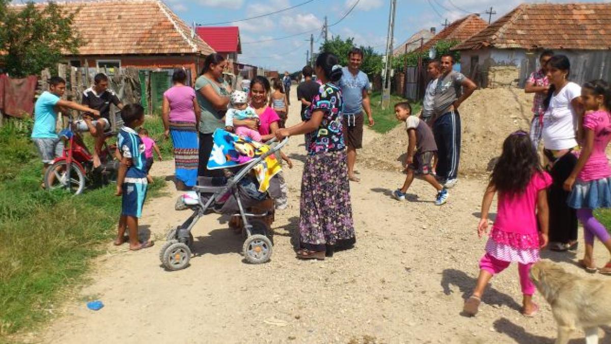 romii dau in judecata germania dorin cioaba a strans peste 30 000 de dosare ale romilor