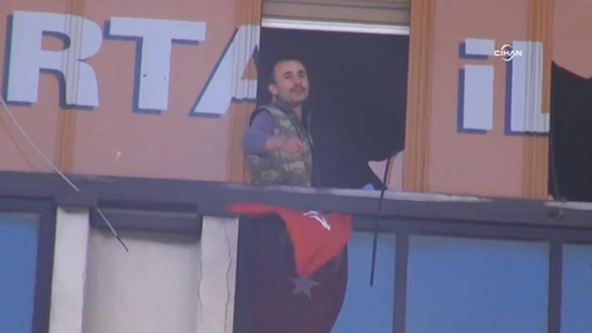 turcia doua persoane inarmate au patruns in sediul partidului de guvernamant din istanbul video