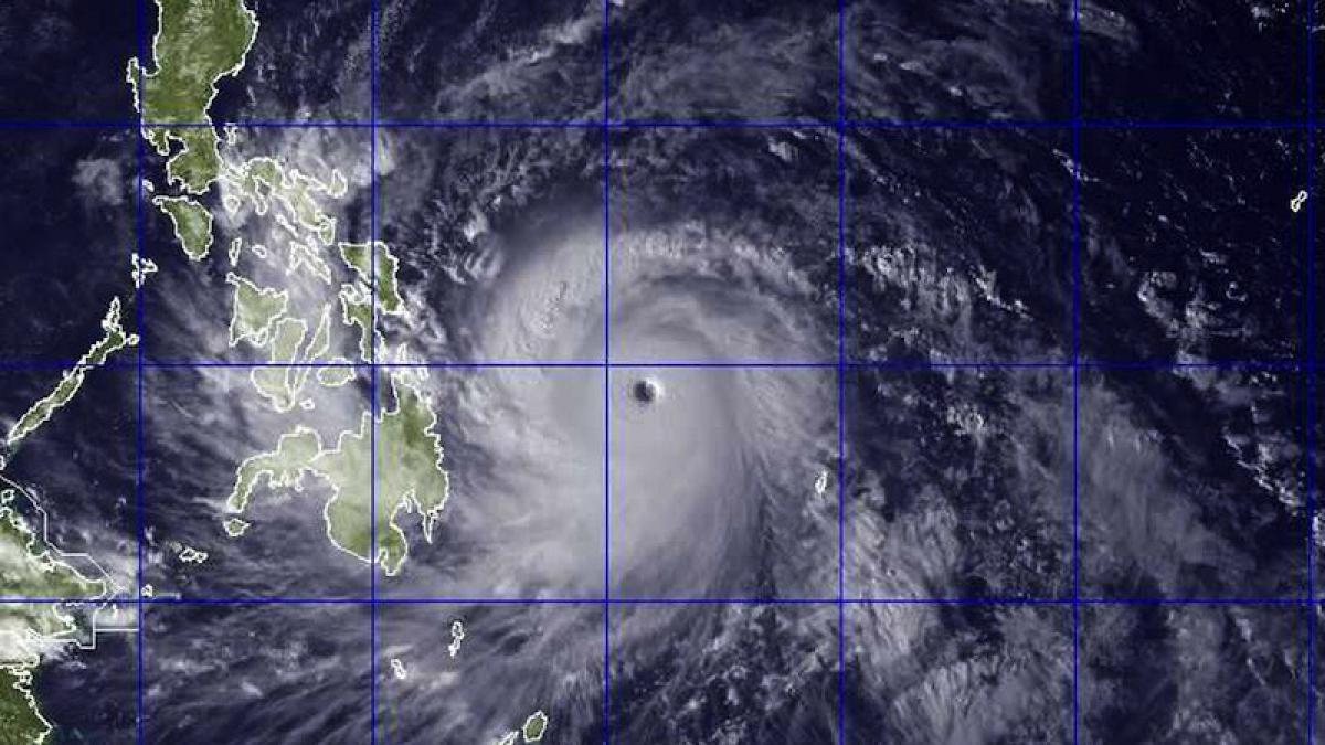 un uragan de categoria 5 se indreapta spre filipine autoritatile sunt in alerta