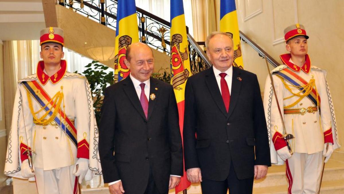 basescu nu a solicitat cetatenia republicii moldova asa cum declarase ca va face de ce a amanat